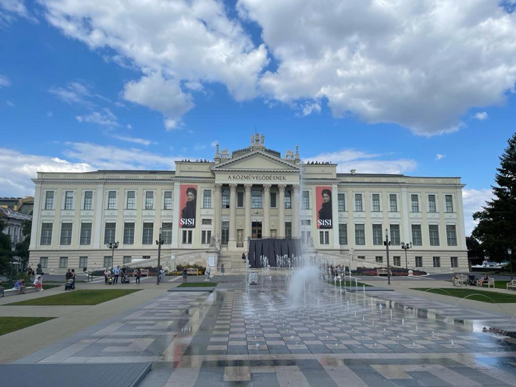 University City Life Bestern Σέγκεντ Εξωτερικό φωτογραφία